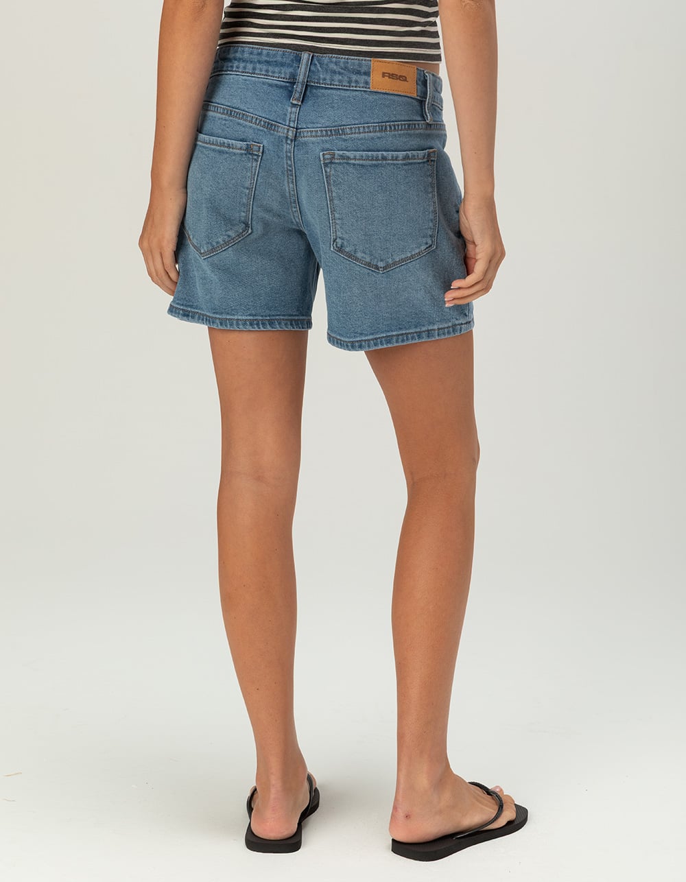 RSQ Womens Mid Rise Midi Shorts - MEDIUM WASH