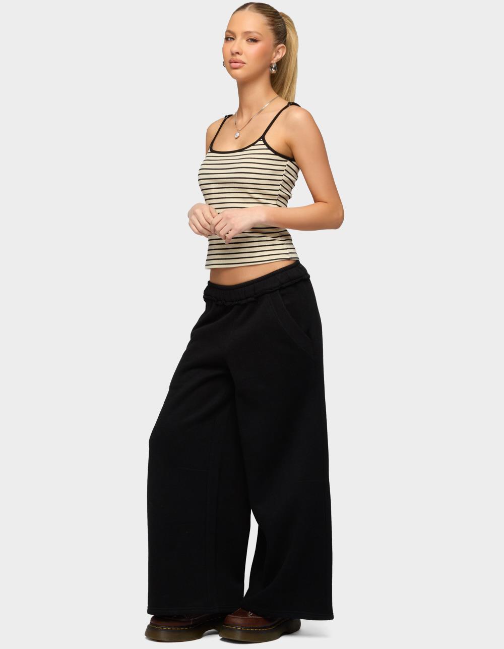 EDIKTED Petite Kori Oversized Sweatpants - BLACK