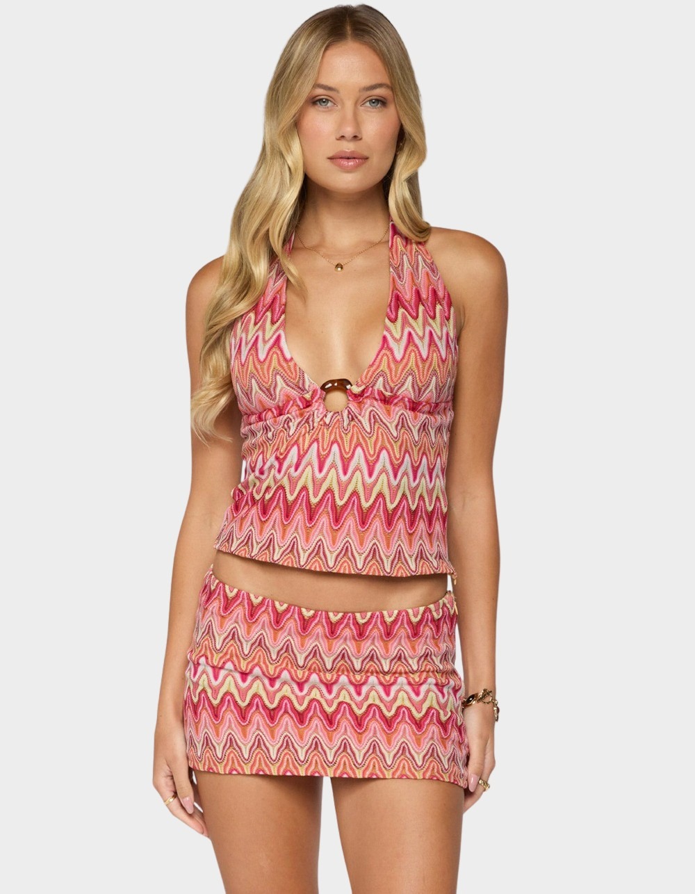 EDIKTED Saha Zigzag Crochet Halter Top - PINK