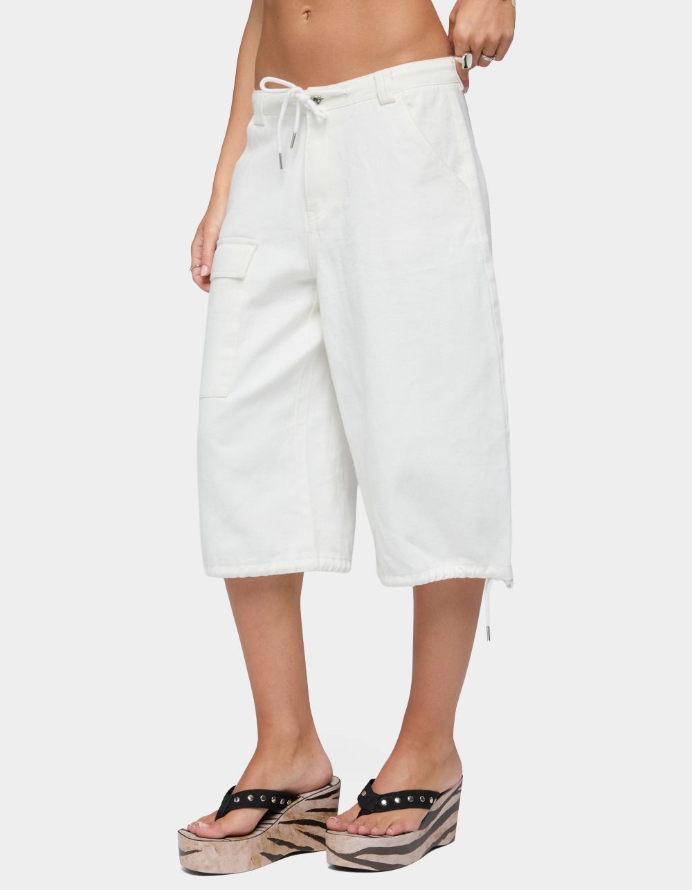 EDIKTED Cargo Bermuda Shorts - WHITE