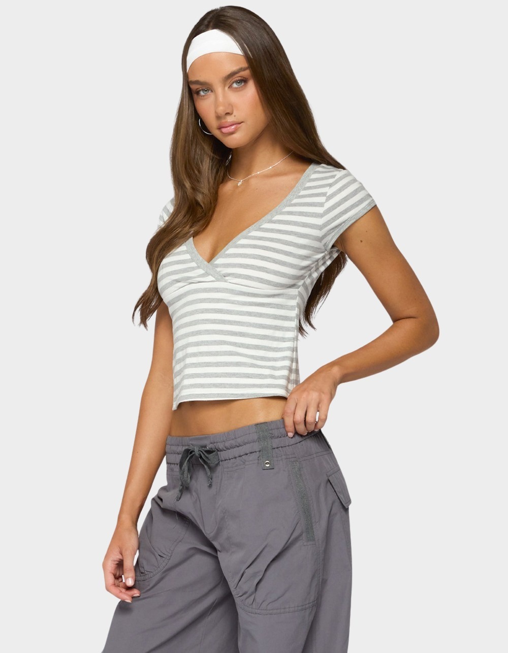 EDIKTED Laia Striped V-Neck Tee