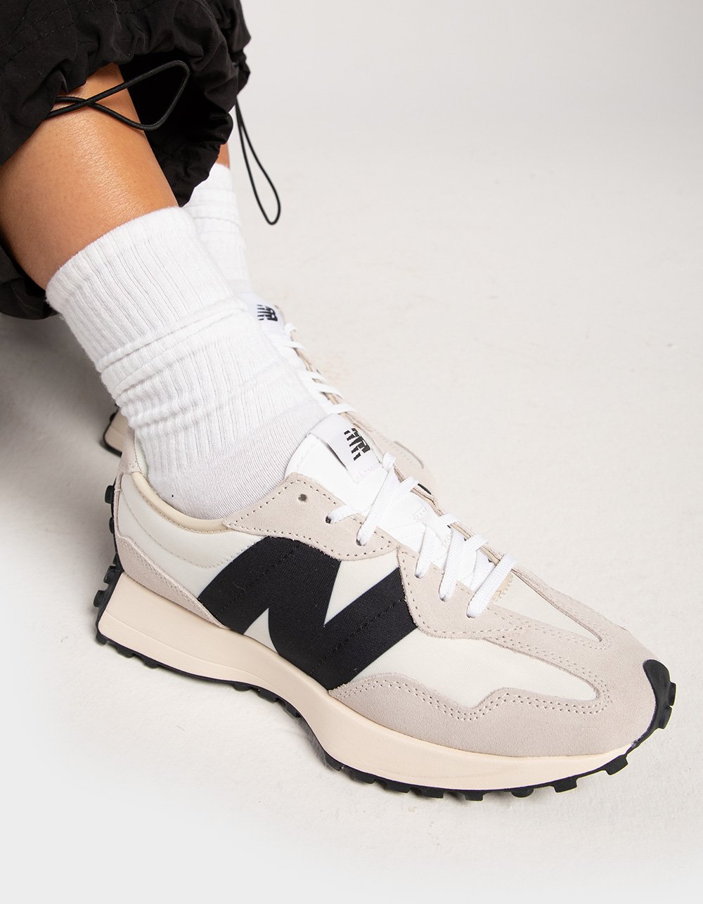 NEW BALANCE 327 Womens Shoes - WHT/BLK | Tillys