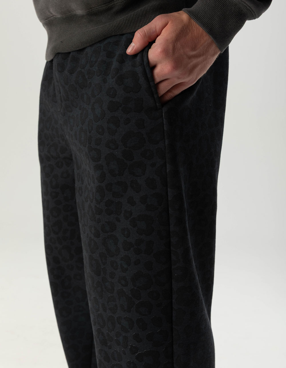 RSQ Mens LEOPARD Print Baggy Sweatpants