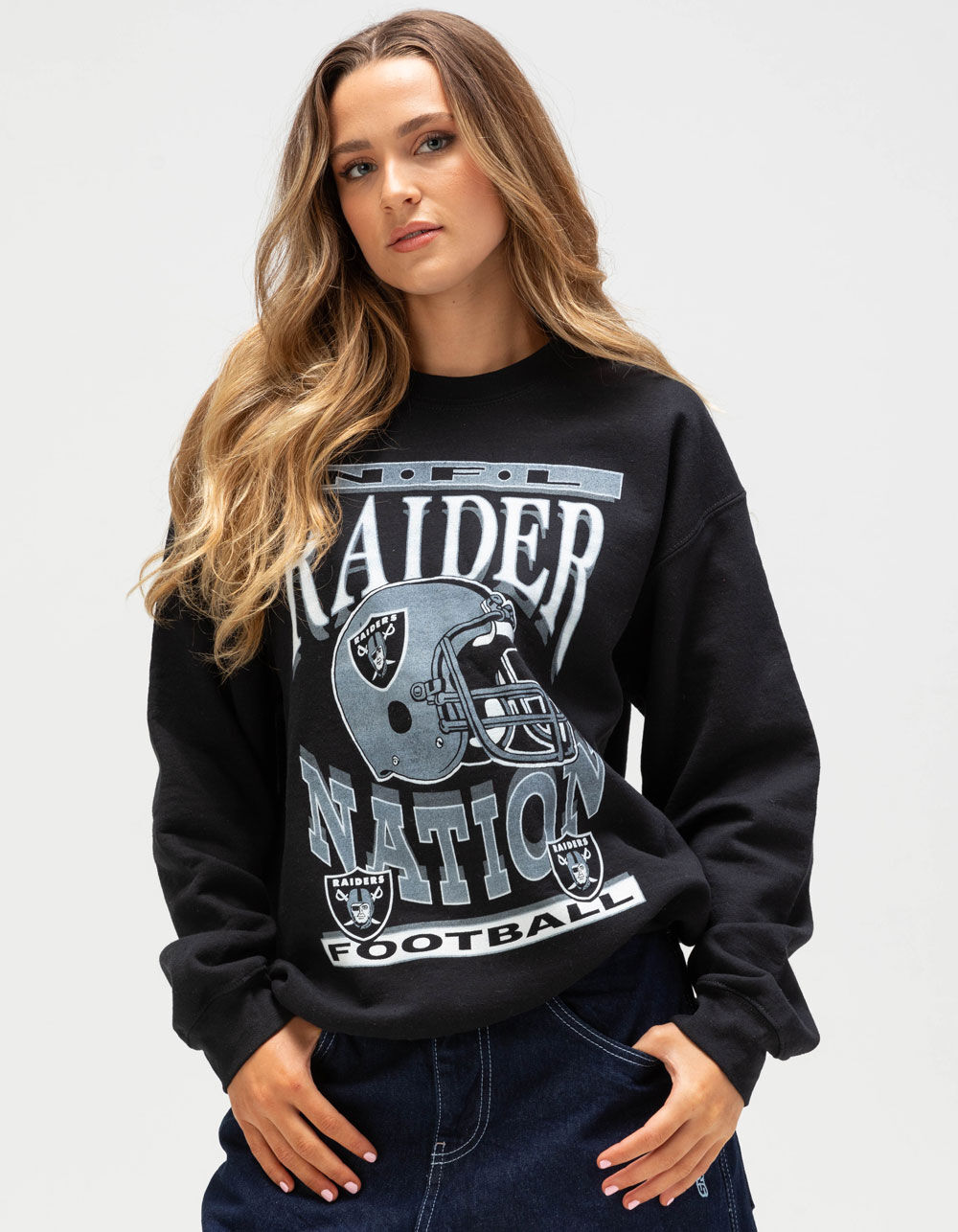 JUNK FOOD Las Vegas Raiders Helmet Flea Market Womens Crewneck Sweatshirt