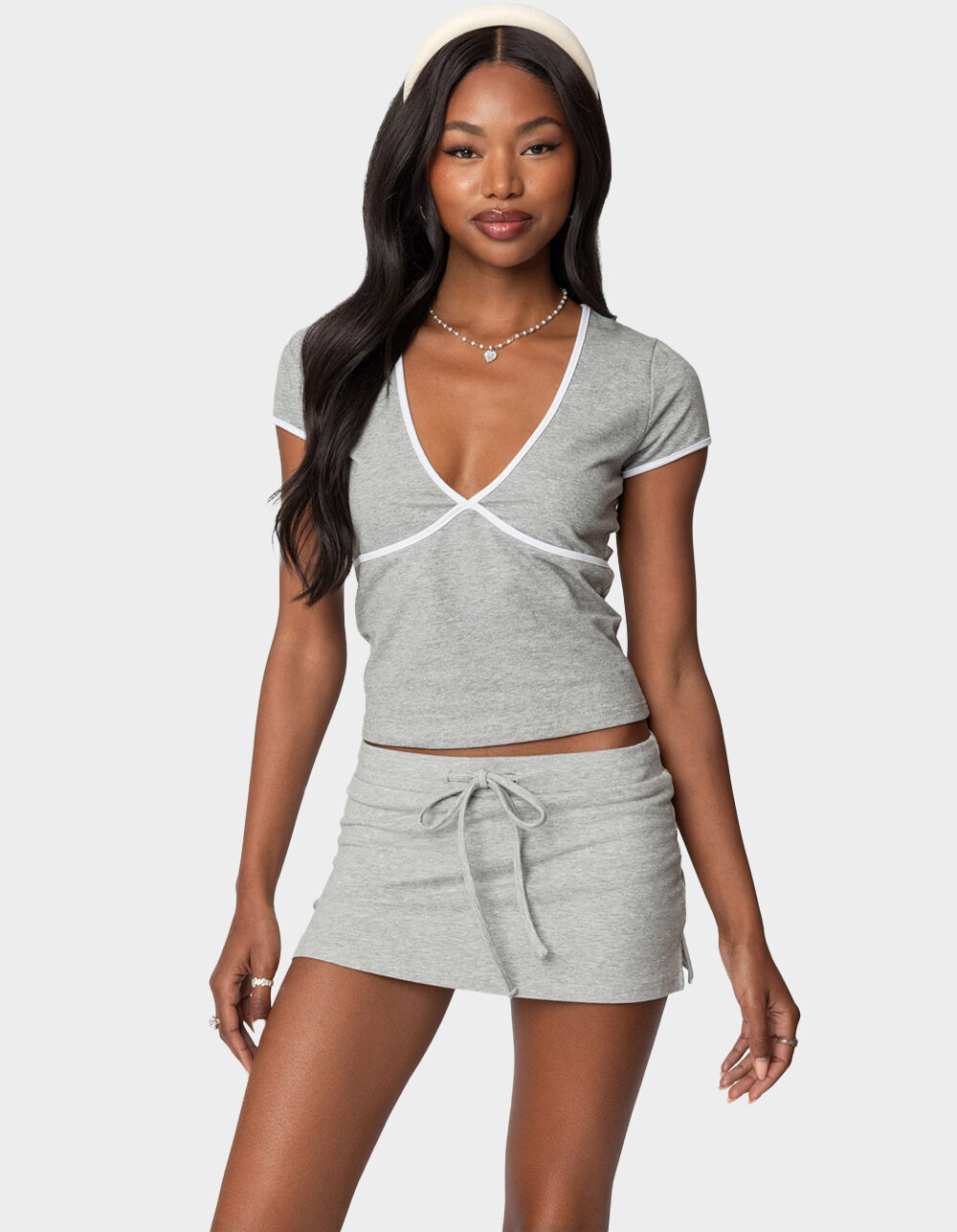 EDIKTED Alicia Contrast V-Neck Top