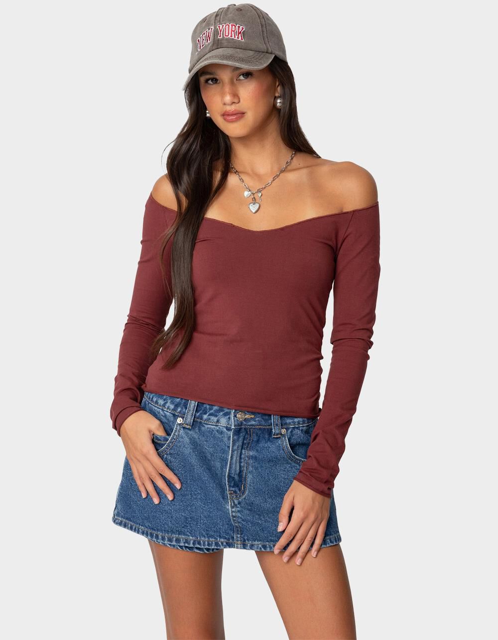 EDIKTED Nattie Off Shoulder V-Neck Top