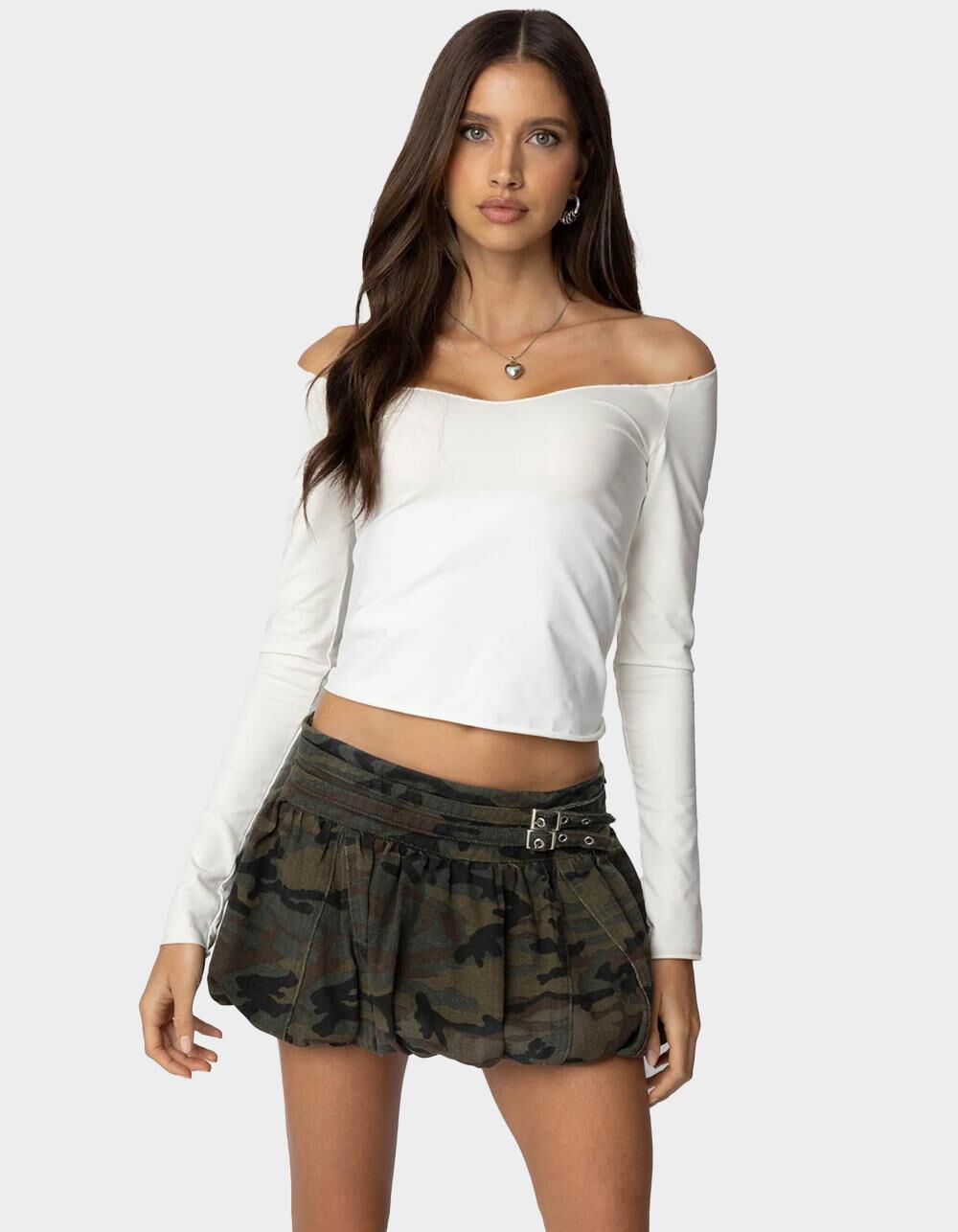 EDIKTED Nattie Off Shoulder V-Neck Top