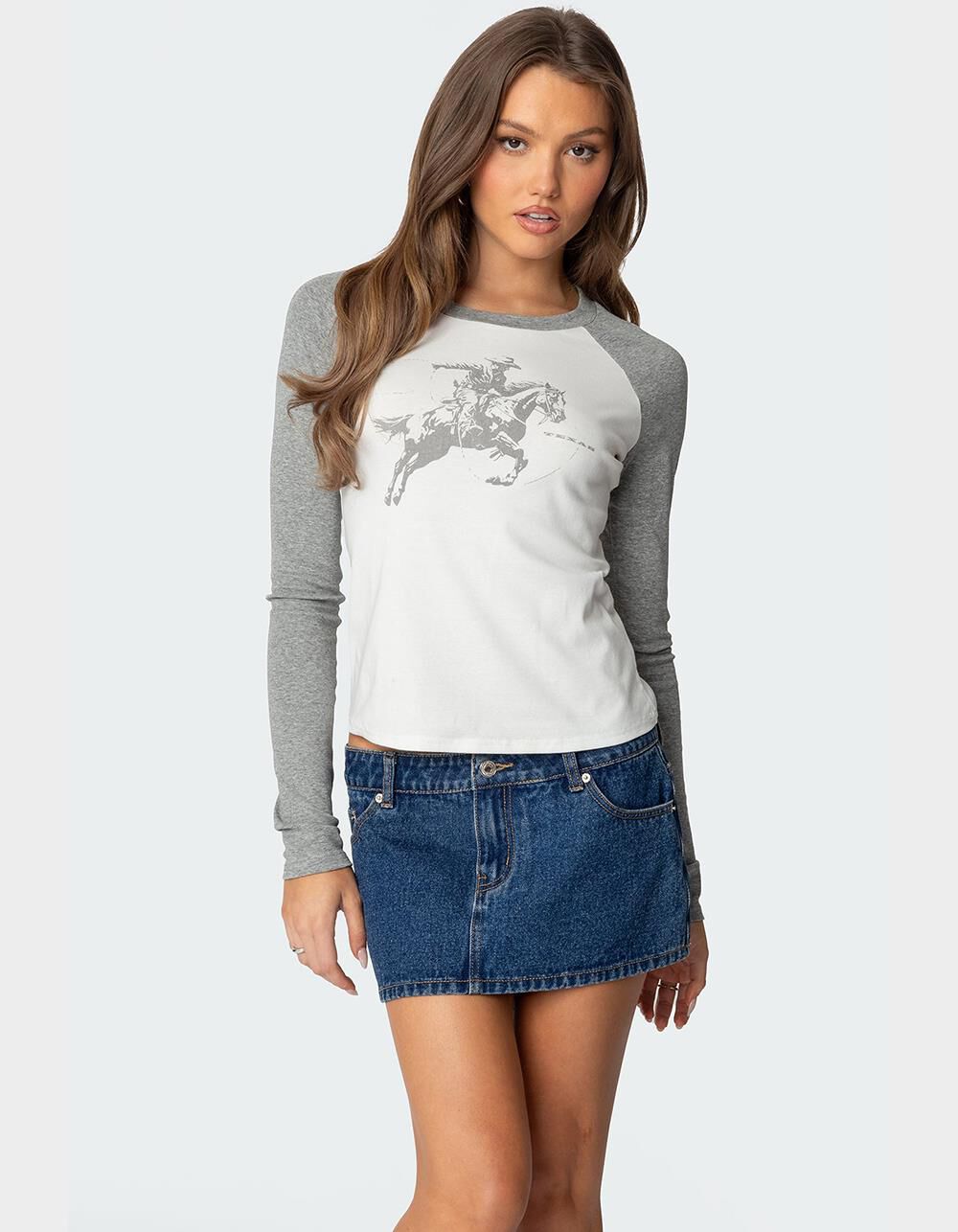 EDIKTED Cowboy Raglan Long Sleeve Tee