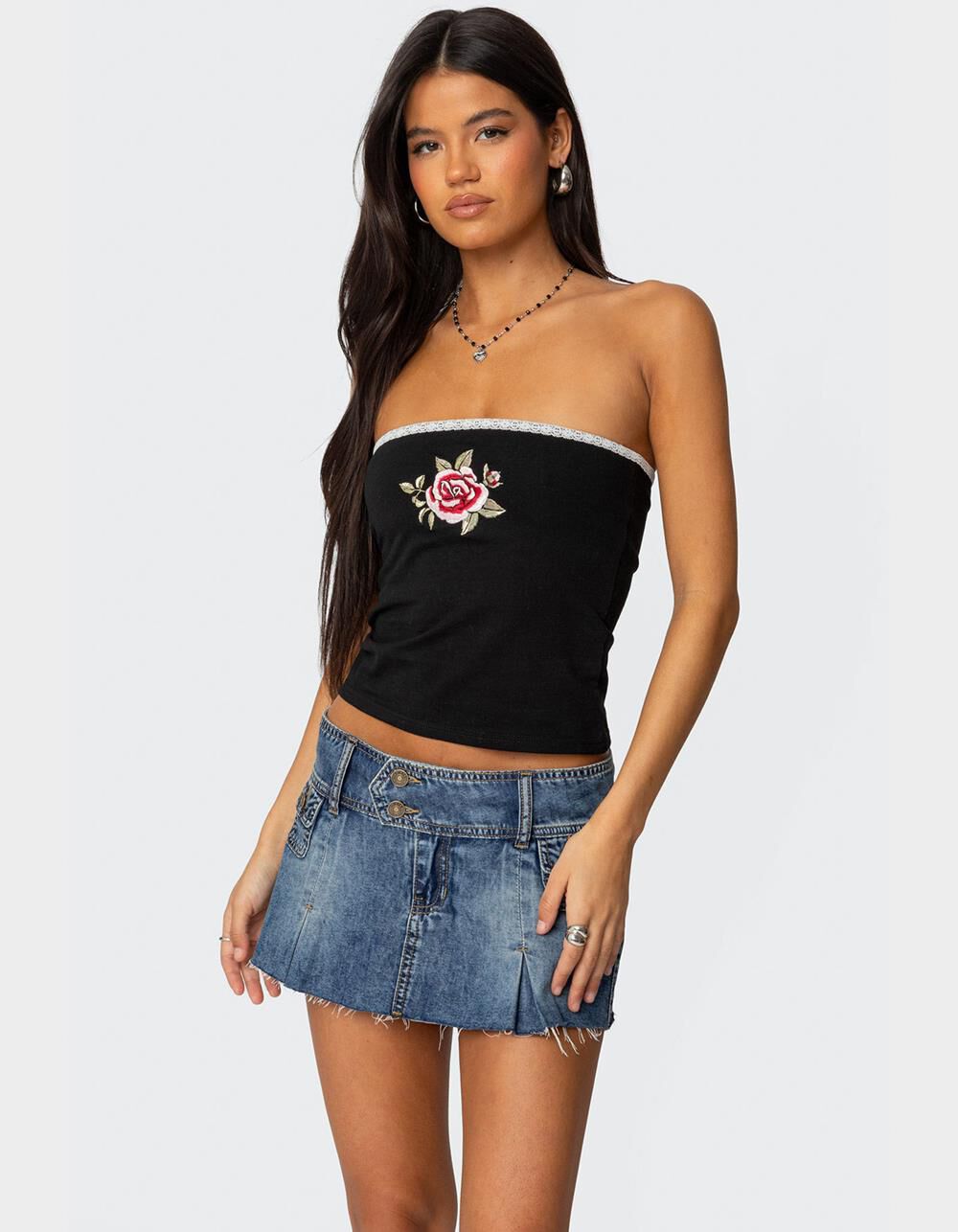 EDIKTED Enora Embroidered Rose Tube Top
