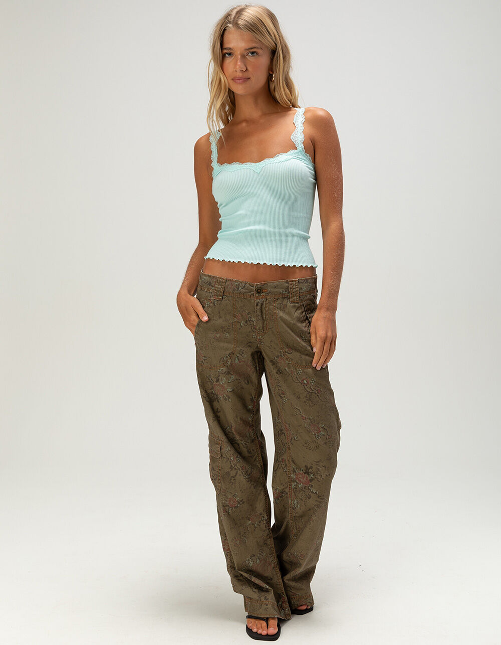 BDG Urban Outfitters 360 Womens Low Rise Straight Leg Cargo Pants