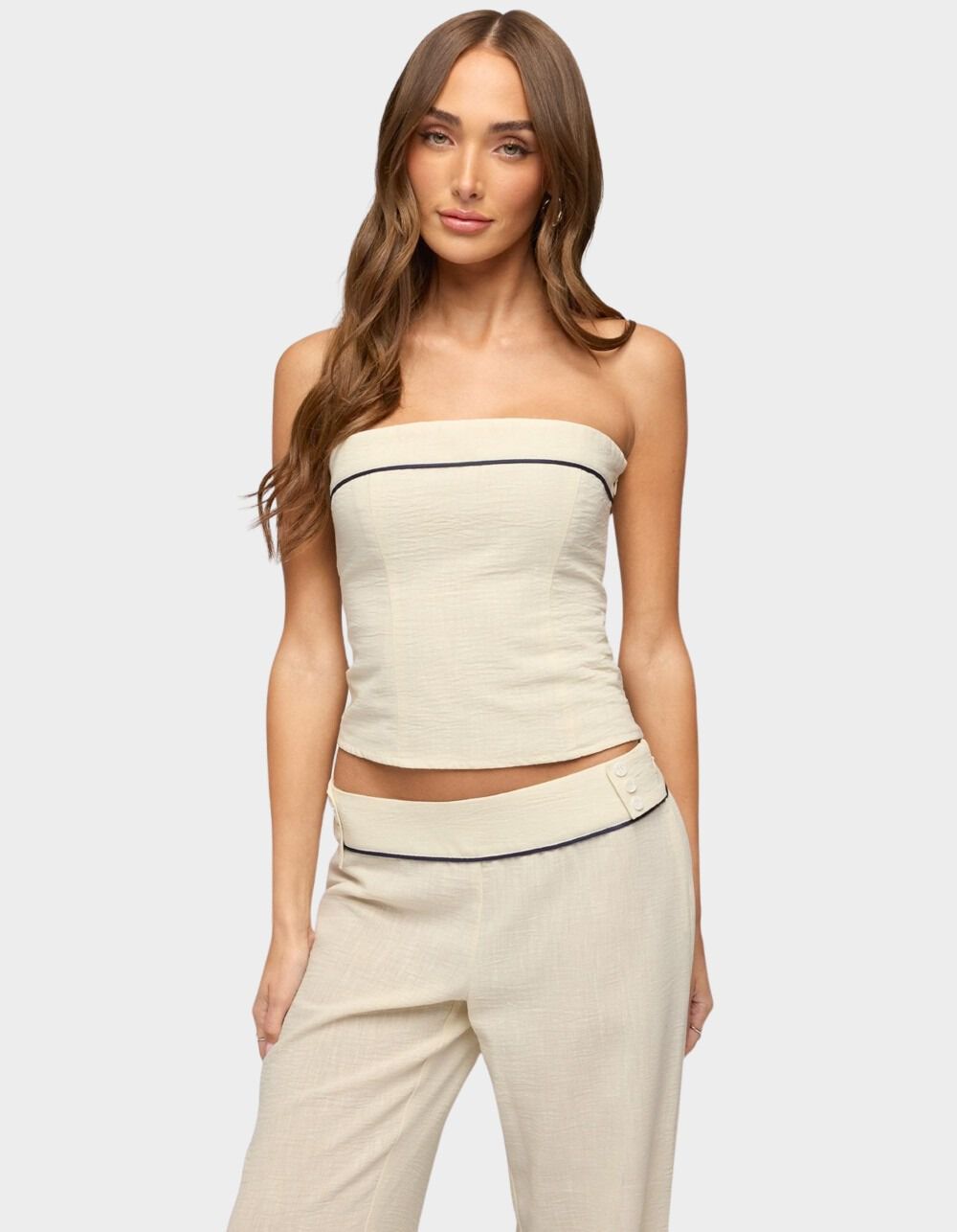 EDIKTED Dorine Contrast Woven Strapless Top