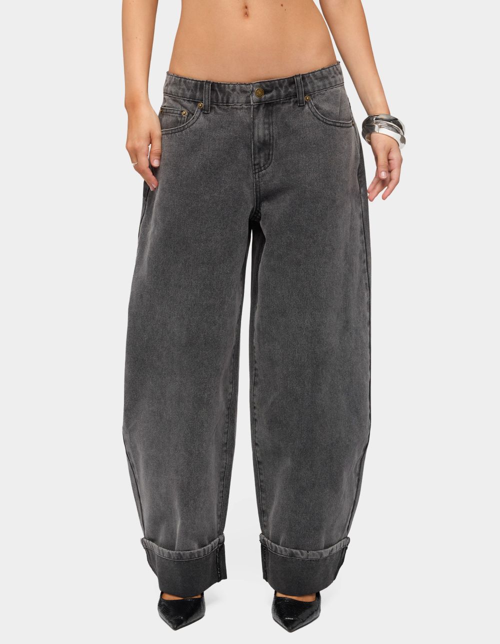 EDIKTED Petite Kella Low Rise Baggy Jeans