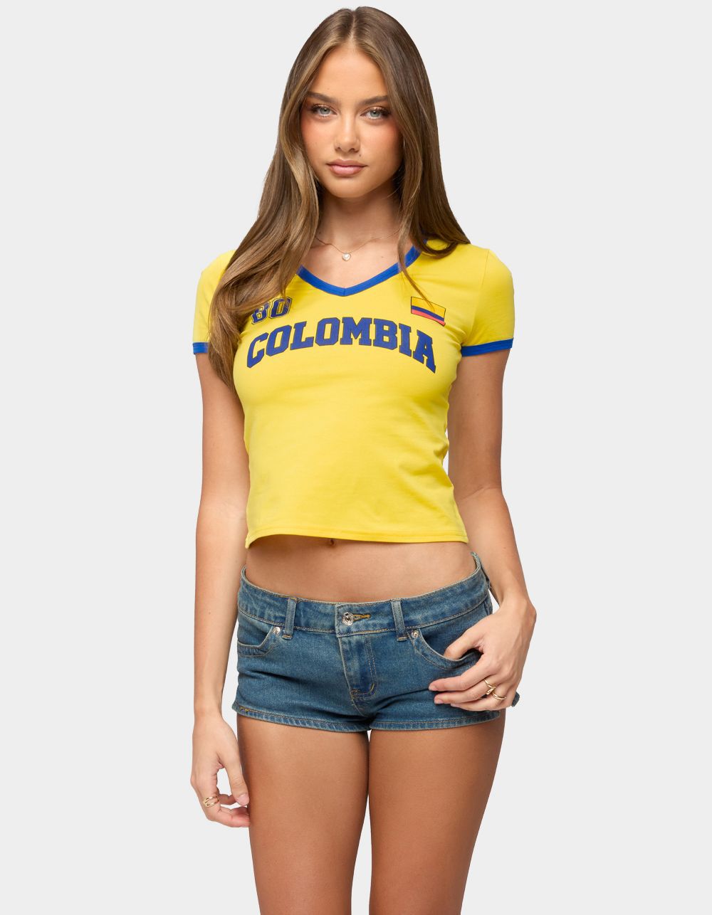 EDIKTED Colombia 08 V-Neck Tee