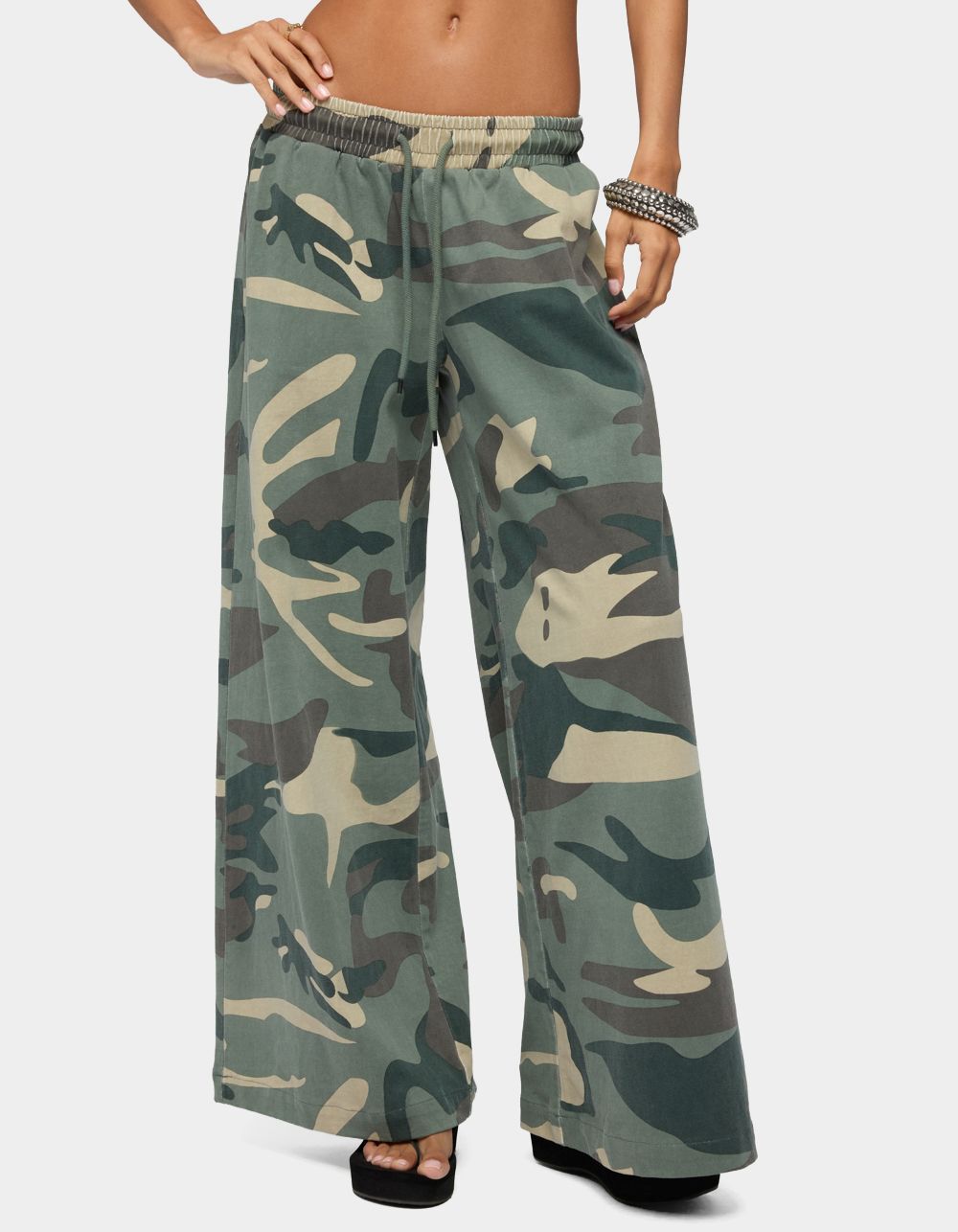 EDIKTED Allen Camo Wide Leg Sweatpants