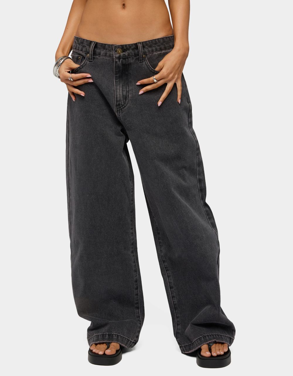 EDIKTED Nichol Low Rise Baggy Jeans
