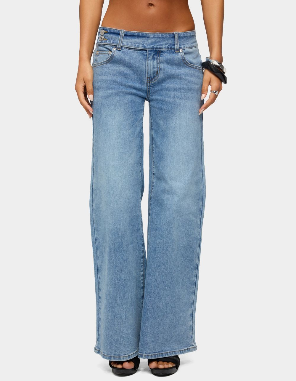 EDIKTED Dale Low Rise Straight Leg Stretchy Jeans