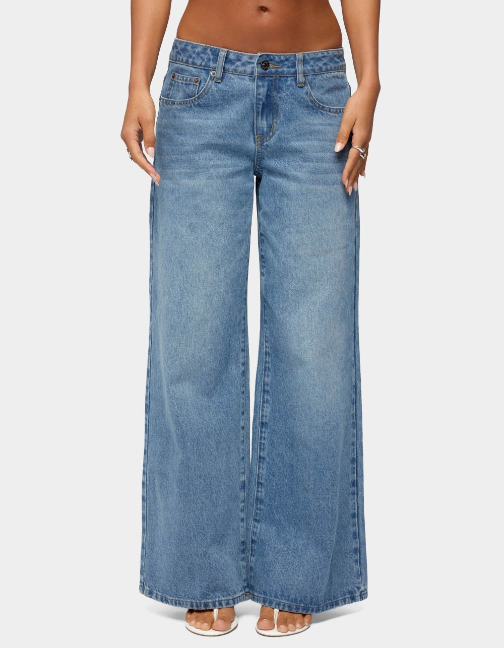 EDIKTED UK Cutie Low Rise Baggy Jeans