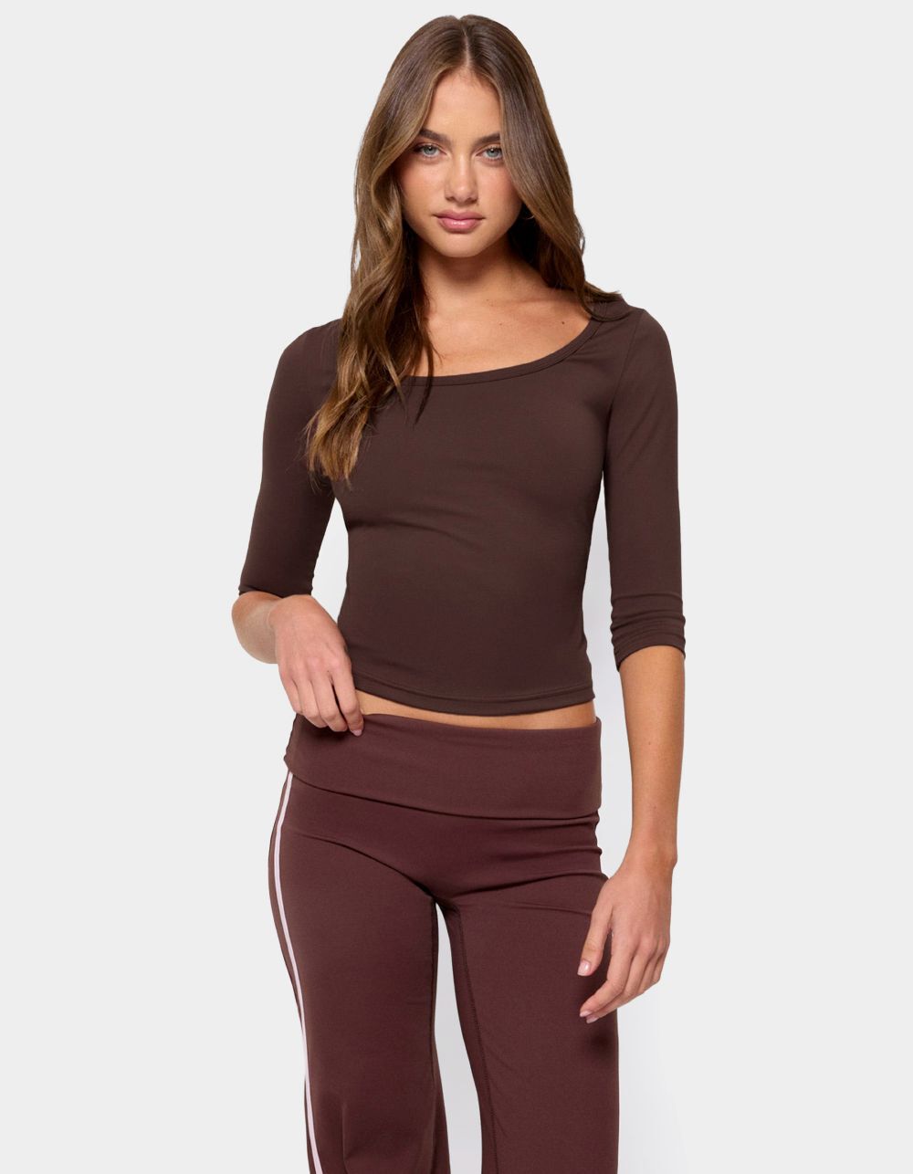 EDIKTED Desi Scoop Neck Three-Quarter Sleeve Top